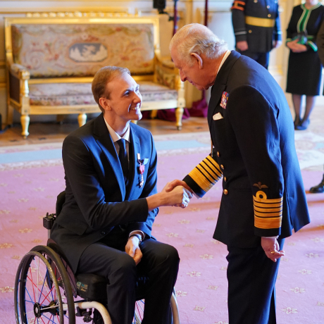 The King presents honours at an Investiture