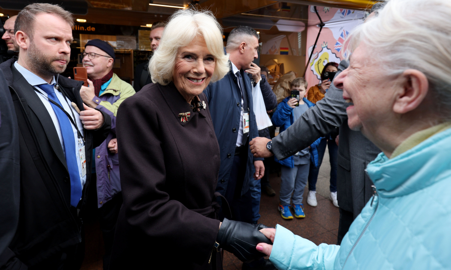 The Queen Consort meets locals at Berlin’s weekly farmers’ market 