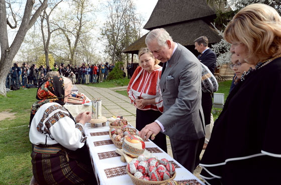 The Prince of Wales visiting the Village Museum