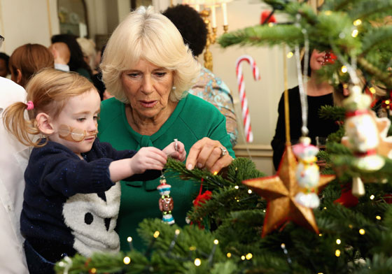 Decorating the Clarence House Christmas tree