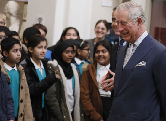 HRH meets local schoolchildren at the Bank of England