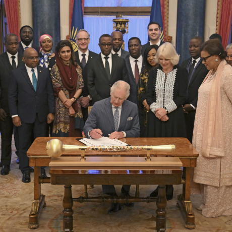 The King signs the Commonwealth Charter