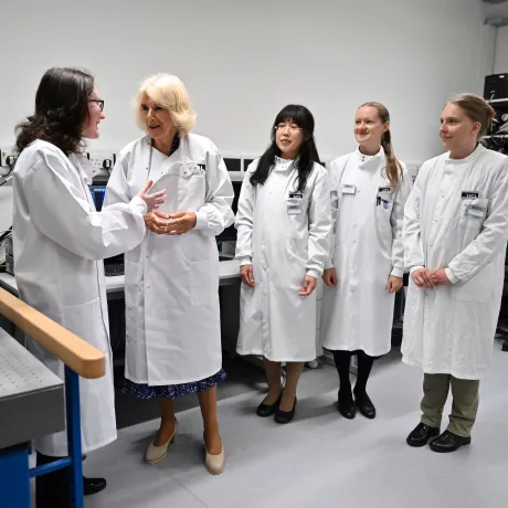 The Queen at the UCL Institute of Immunity and Transplantation