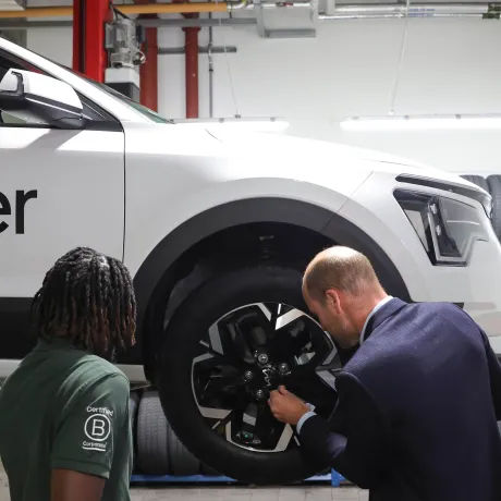 The Prince of Wales fits an ENSO tyre to an Uber electric vehicle