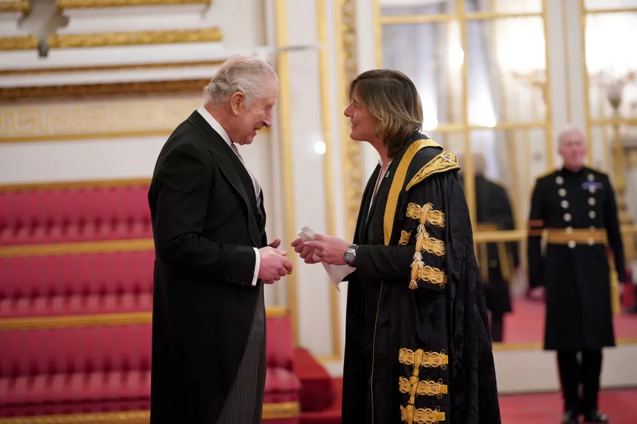 The King receives tributes from representatives of each Priviledged Body 