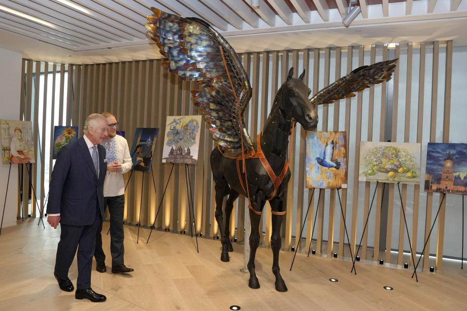 The King views art including a sculpture of a flying horse