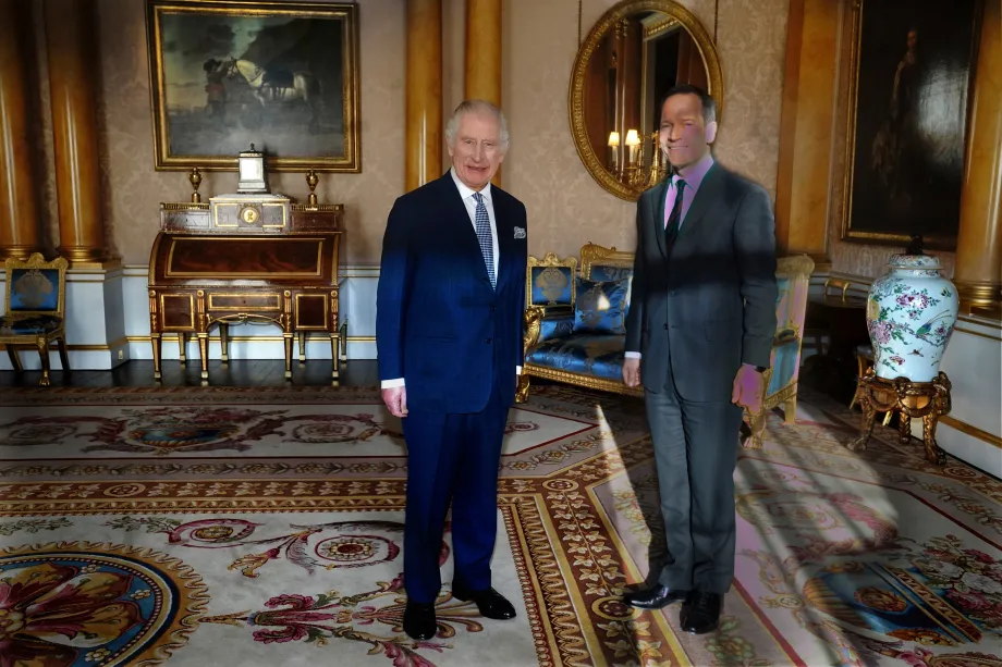 His Majesty receives Lieutenant General Sir Tyrone Urch KBE 