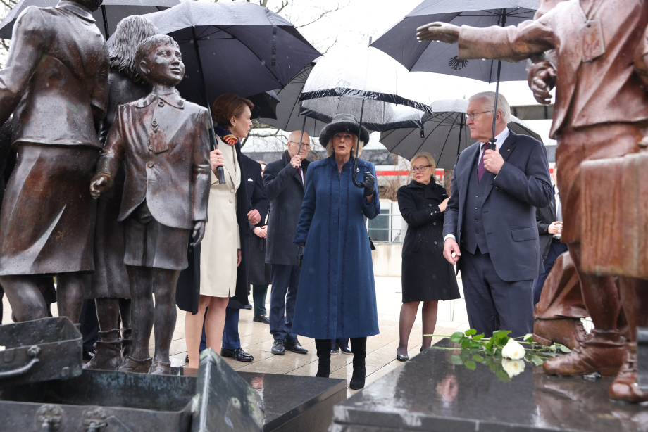 Their Majesties visit the Kindertransport Memorial.
