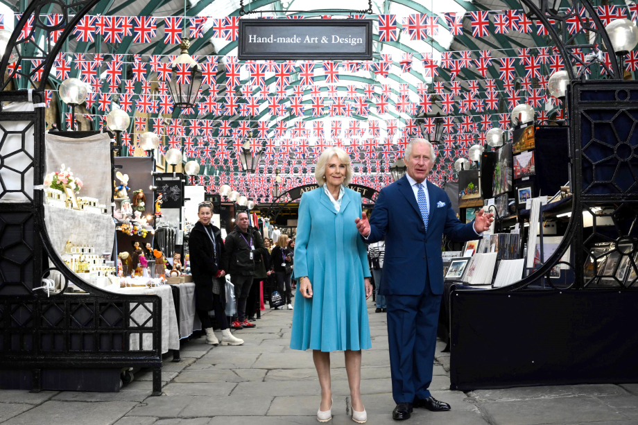 The King and Queen visit Covent Garden's Apple Market