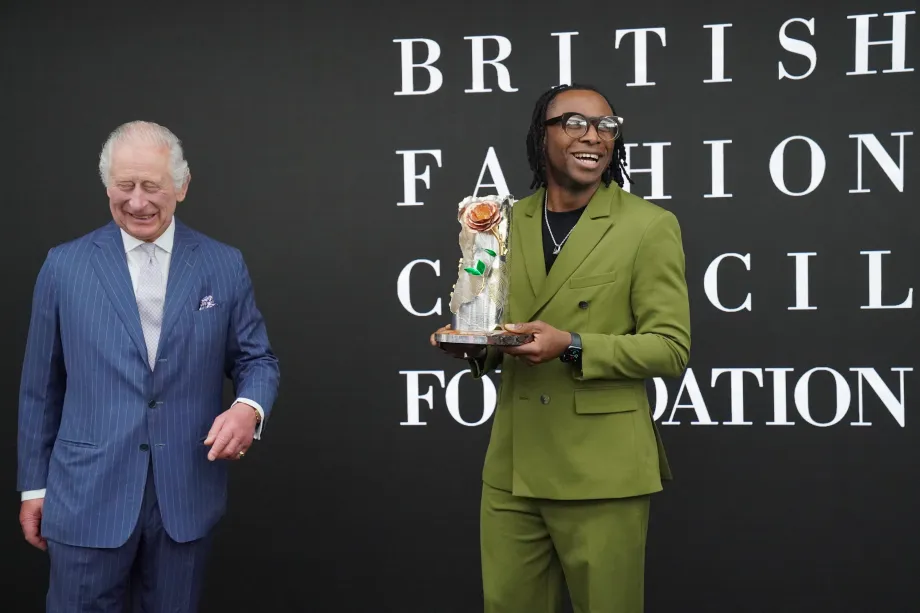 The King presents the Queen Elizabeth II Award for Design