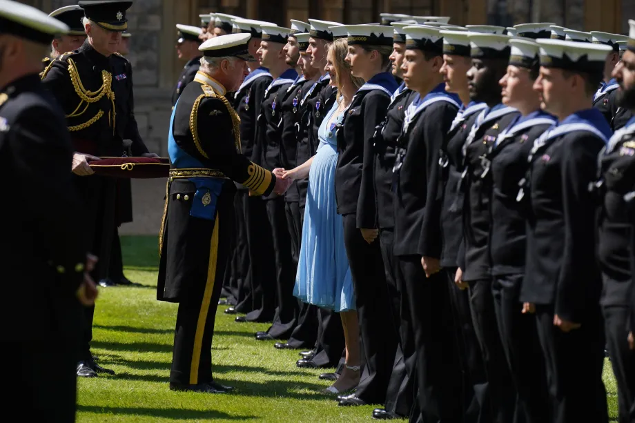 The King presents Royal Navy personnel with RVO medals