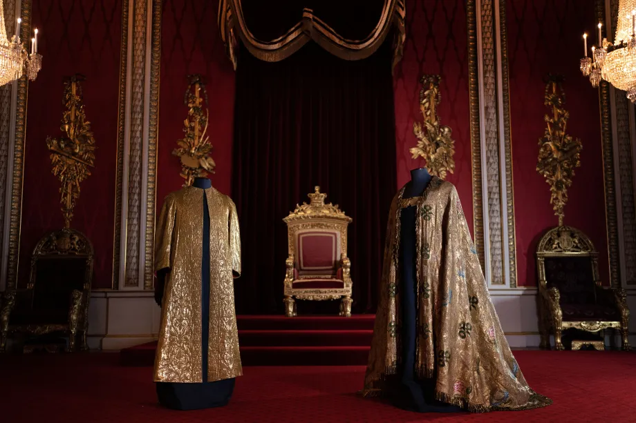 The Supertunica and the Imperial Mantle