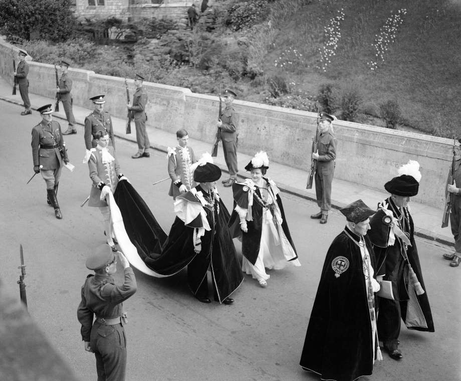 King George VI and Queen Elizabeth mark the 600th anniversary of the foundation of the Order, 1948