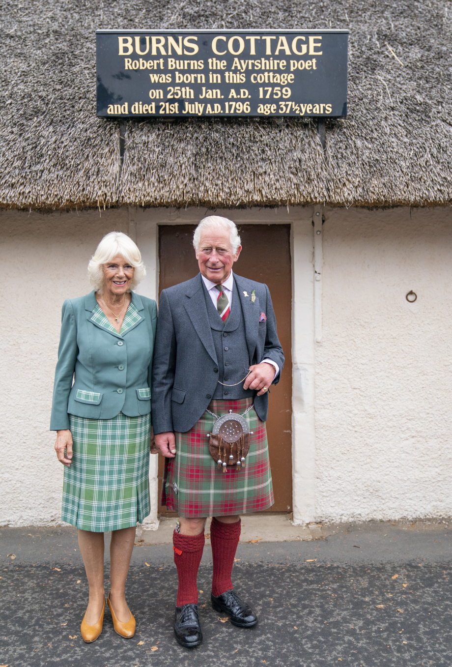 The King and Queen visit Burns Cottage