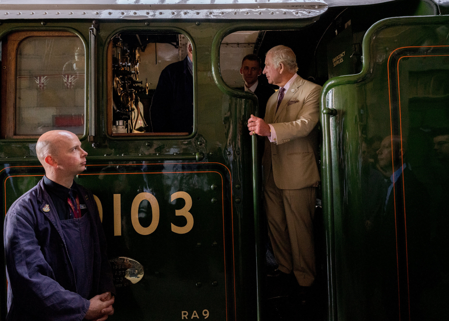 The King meets volunteers on the Flying Scotsman