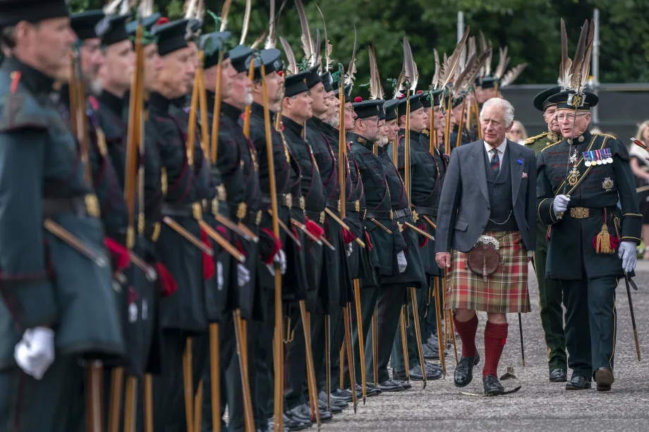 The King inspects the Royal Company of Archers