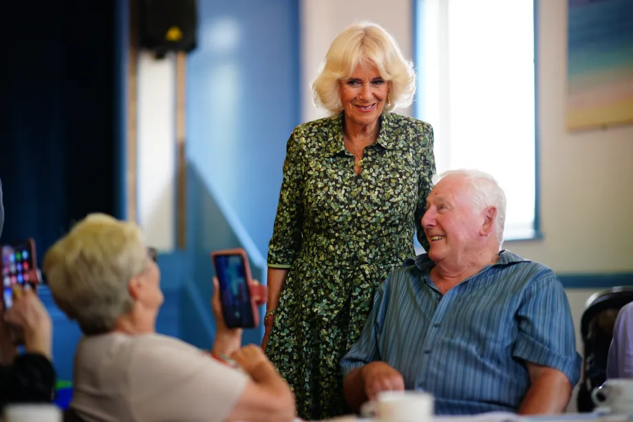 The Queen visits the Oasis Centre