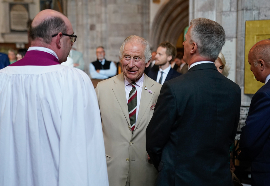 The King with clergy in Brecon Cathedral