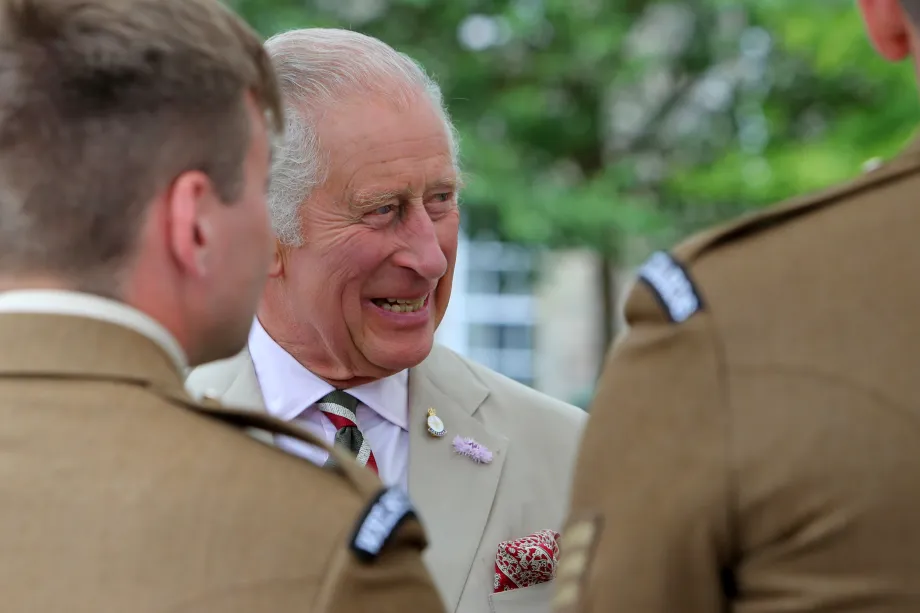 The King meets members of the 160 Brigade