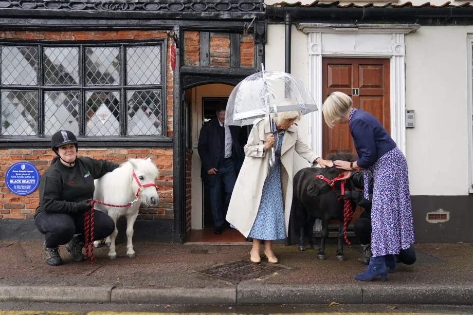 The Queen visits Anna Sewell House