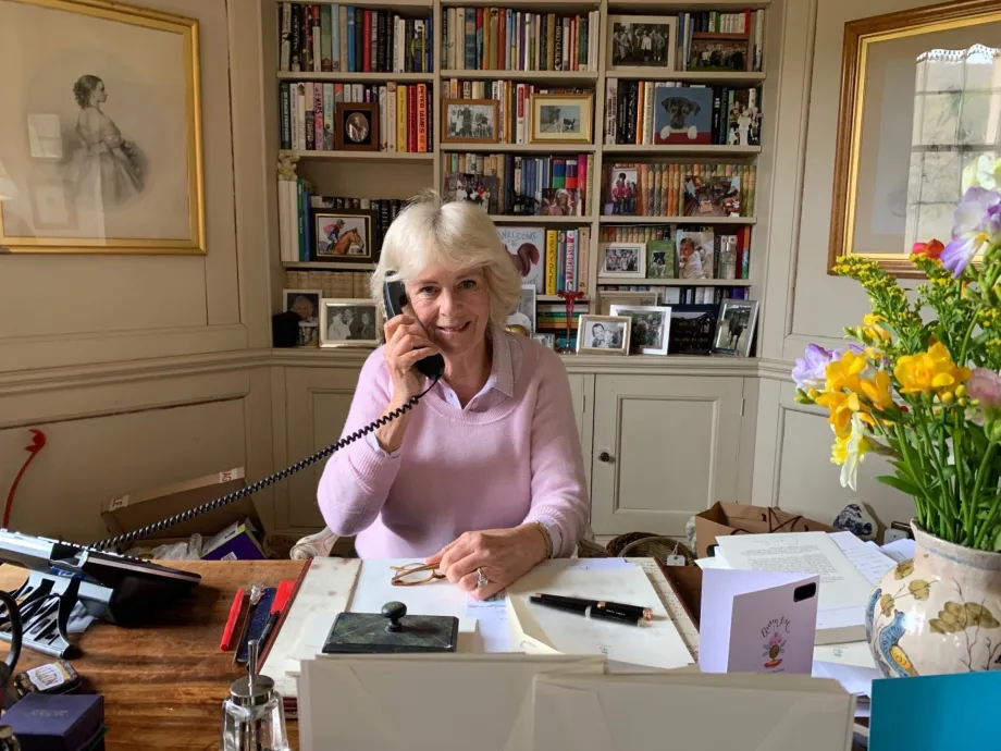 The Queen speaks to Doris