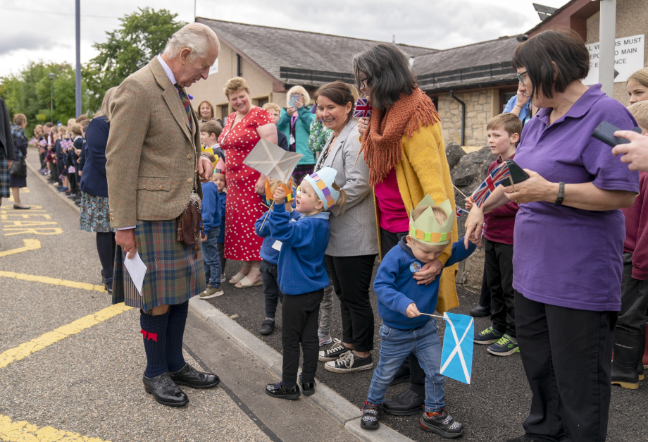 The King visits Tomintoul