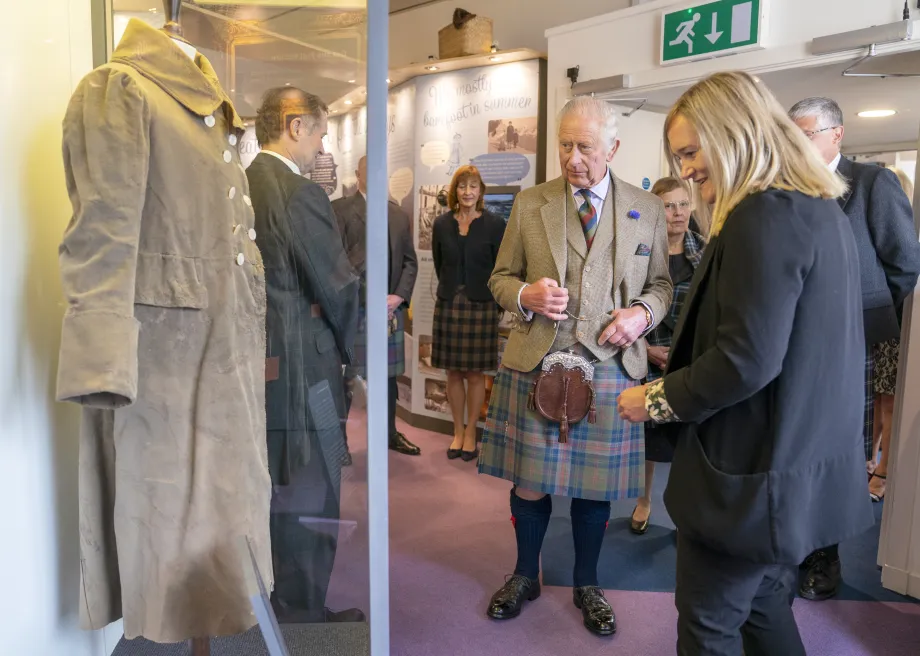 The King visits Tomintoul