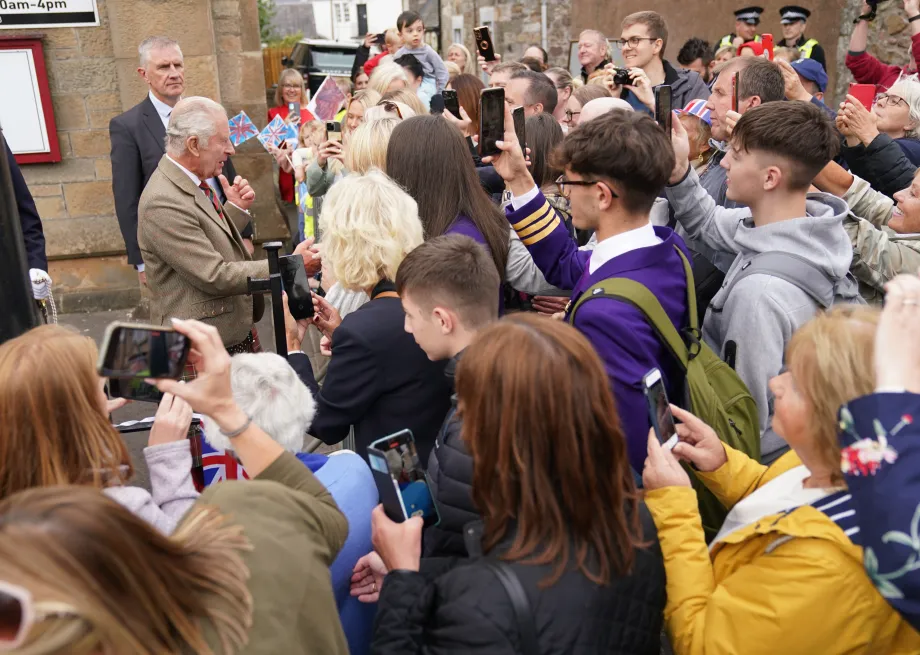 The King visits Kinross