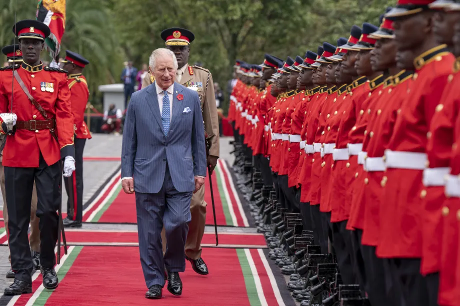 The King observes the Guard of Honour