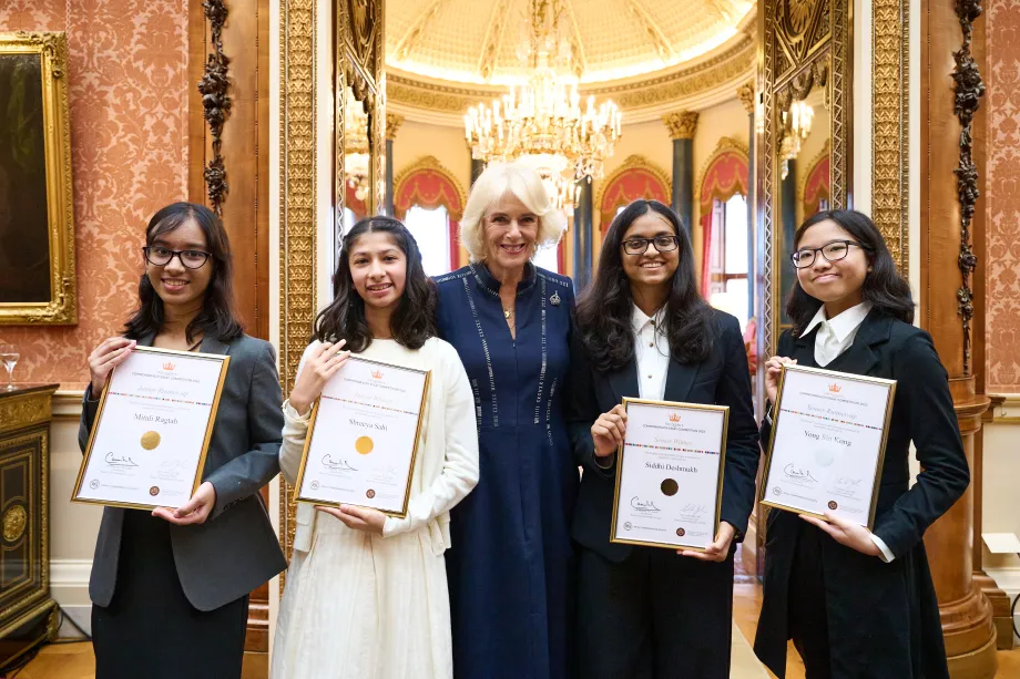 The Queen with winners