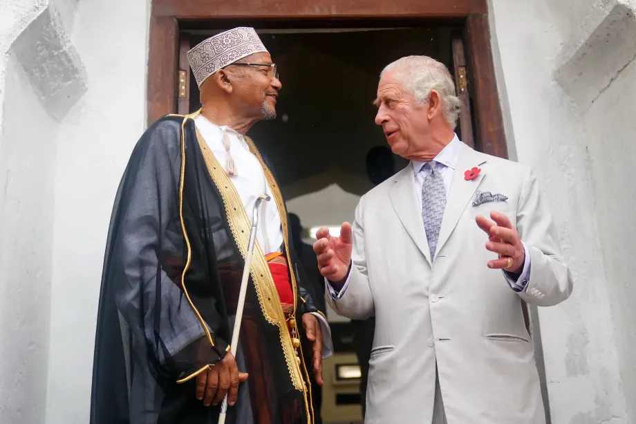 The King visits Mandhry Mosque