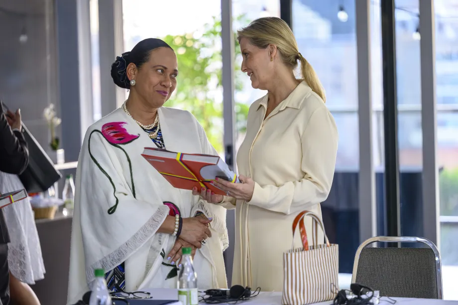 The Duchess of Edinburgh in a group photo in Colombia 