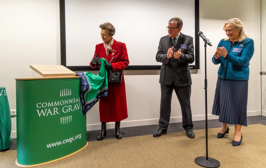 The Princess Royal has visited the Commonwealth War Graves Commission Headquarters for the first time as their President.