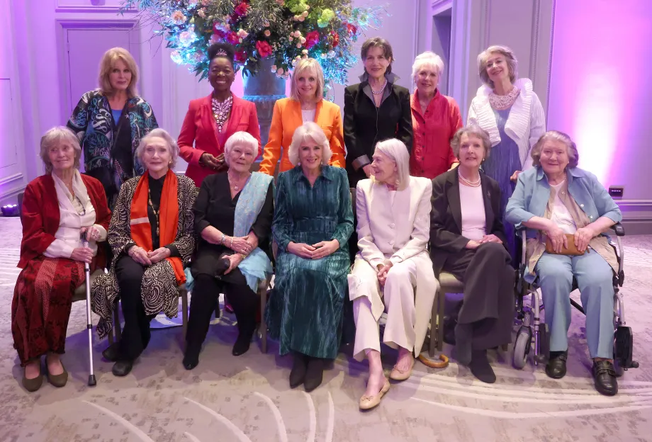 The Queen with Dames