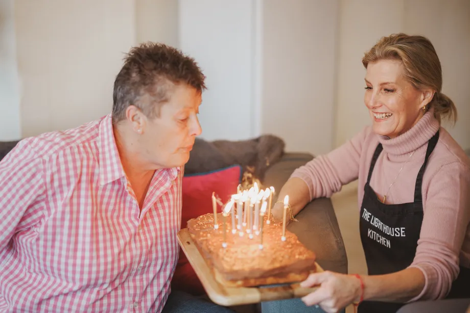 The Duchess of Edinburgh with a cake