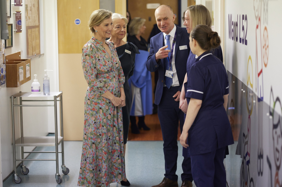 The Duchess of Edinburgh meeting with nurses on the hosptial ward. 