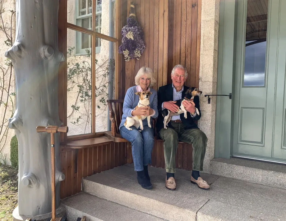 The King and Queen with Beth and Bluebell