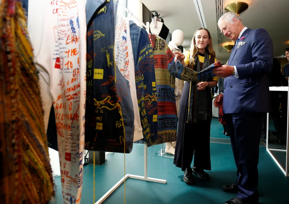 The King visits YOOX-NET A PORTER