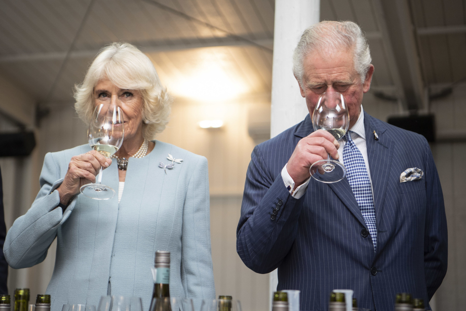 The King and Queen taste wine in New Zealand