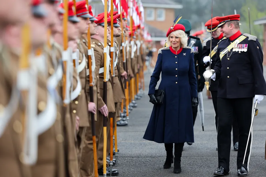 The Queen inspects the parade