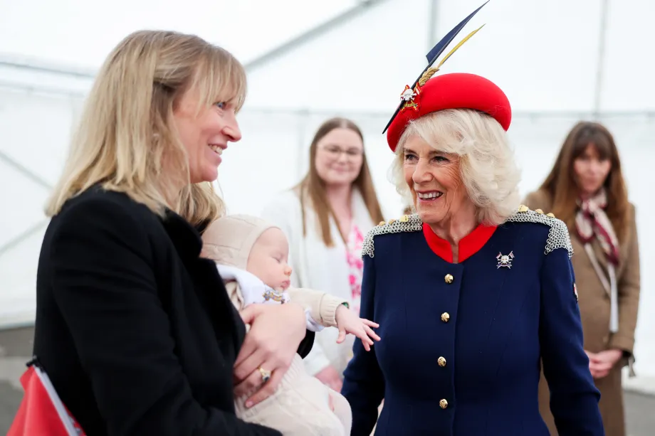 The Queen with families of The Royal Lancers