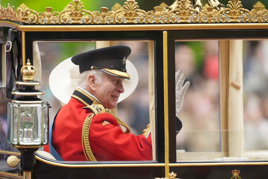 The King waves from a carriage