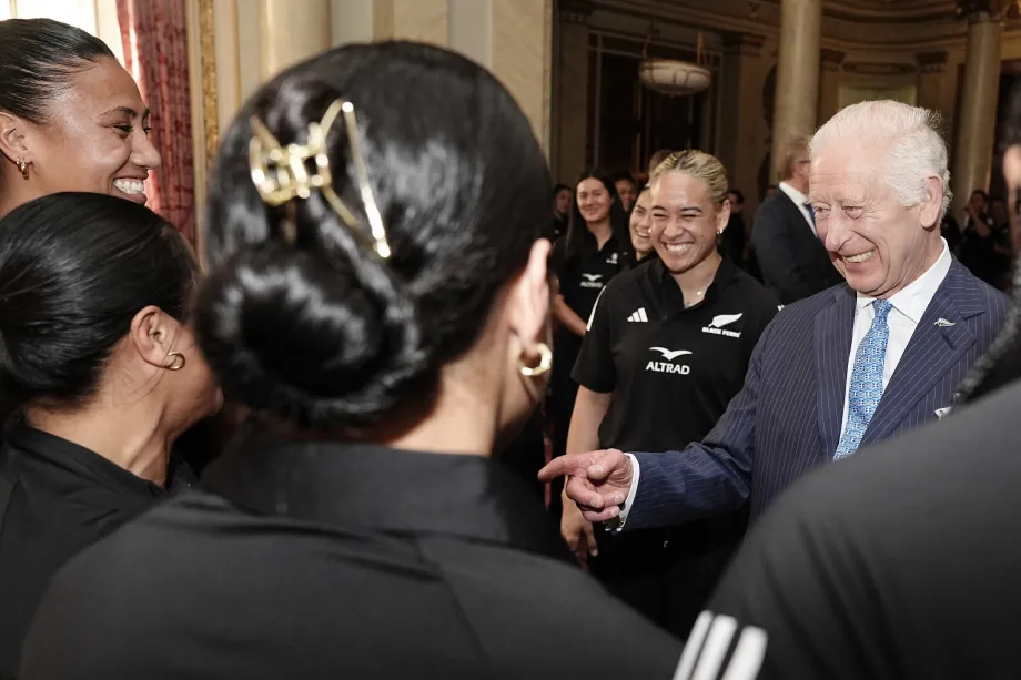 The King chats to the Black Ferns squad