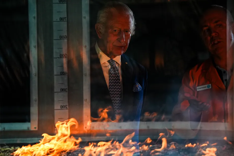 The King learns more about Bushfire behaviour.