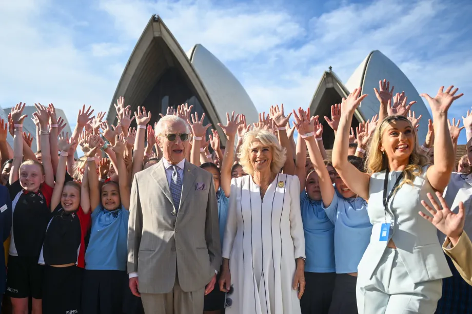 The King and Queen outside Sydney Opera House