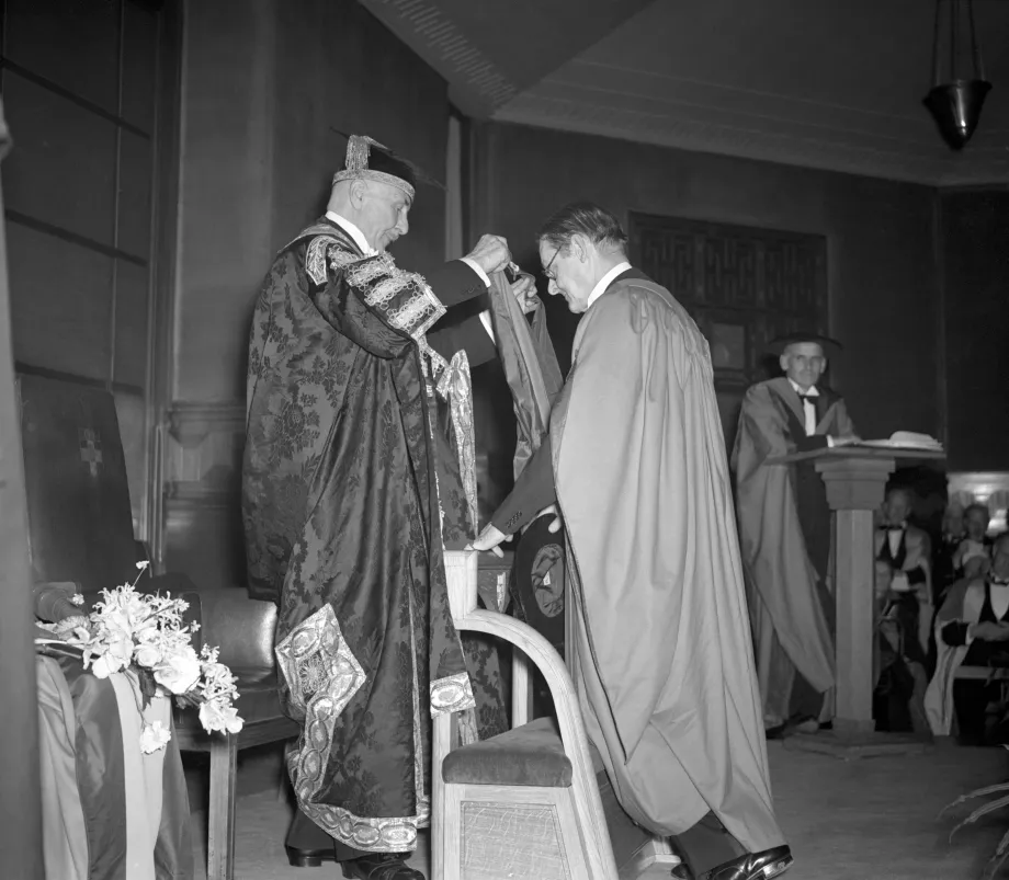 Poet TS Eliot receives an honorary degree from the Earl of Athlone, Chancellor of London University.