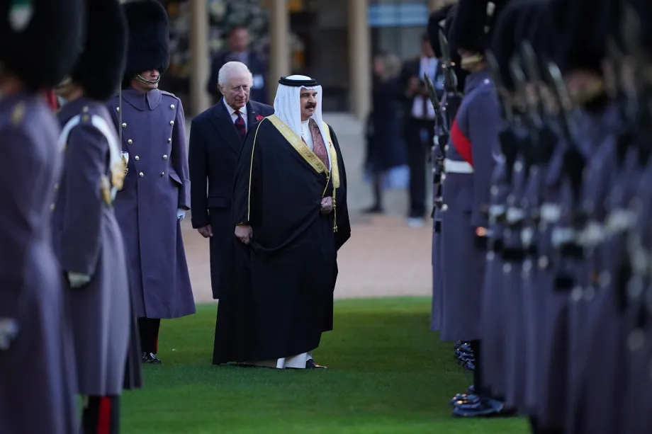 King Hamad of Bahrain inspects the Guard of Honour at Windsor Castle
