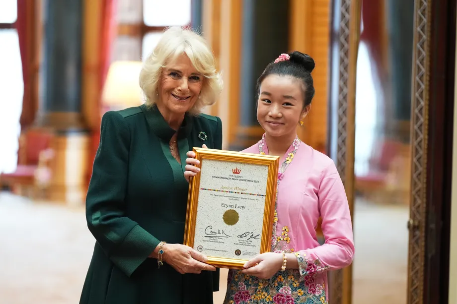 The Queen at the Commonwealth Essay Competition