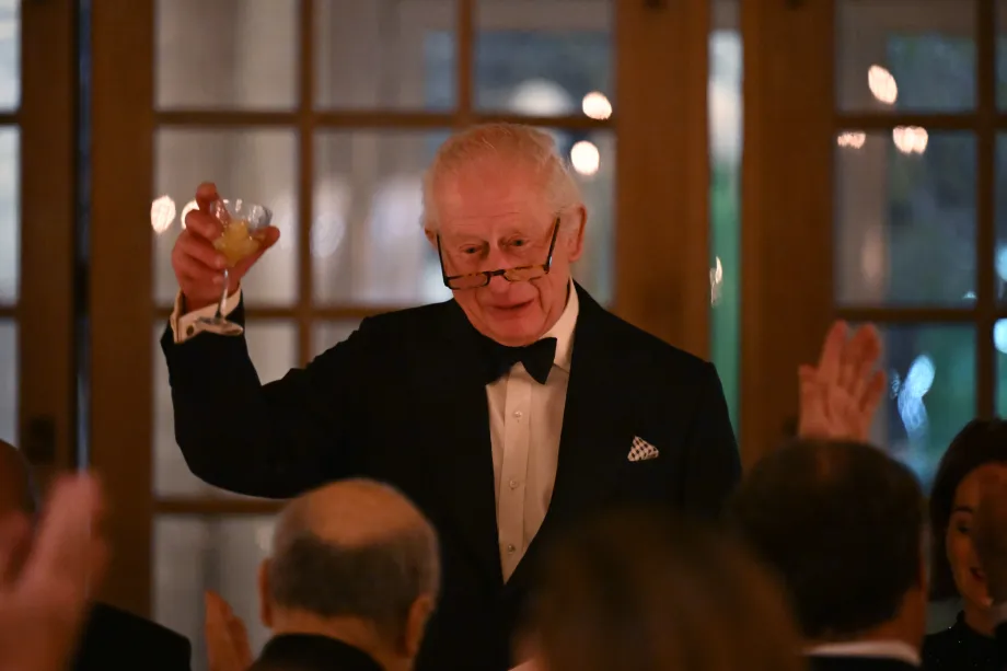 The King raises a glass at the dinner.
