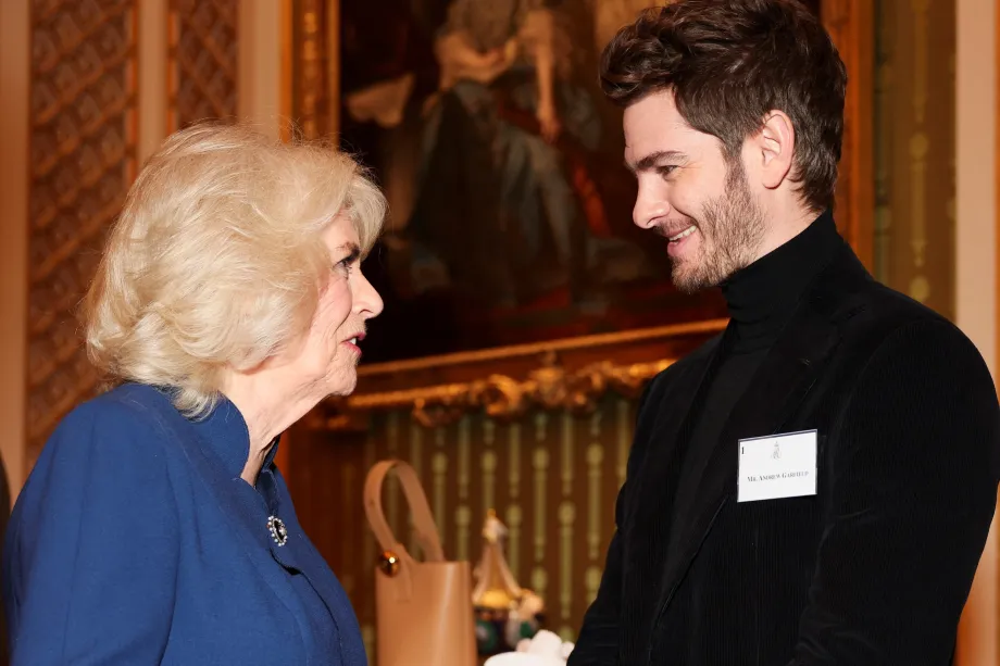 The Queen celebrates the National Theatre